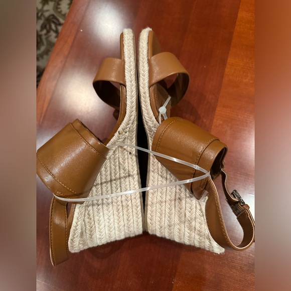 NWT Calvin Klein Brown Sandals in Classic Breanne Nappa Espadrille Style
